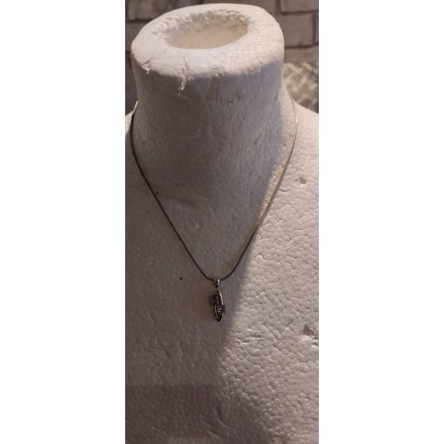 Collier Avec Petit Pendentif