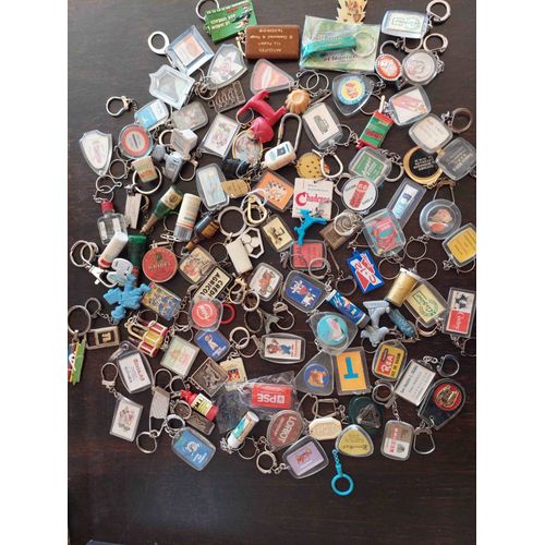 Lot De 100 Porte-Cles Anciens Vintage : Coupe Ongle, Fer À Cheval, Bouteilles, Metal...Lot 2