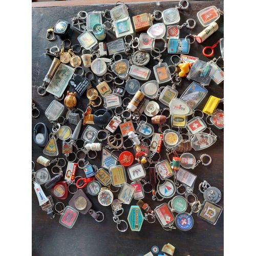 Lot De 100 Portes-Cles (+ 5 Cadeaux) Anciens Vintage : Porte Clés En Forme De Billet De Banque, Lanterne, En Métal...Lot 9