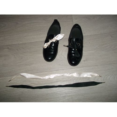 Chaussures Derby Armistice Cuir Vernis Noir Et Lacets Satins Taille 38 Tbe