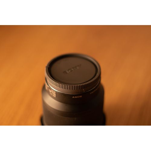 Objectif Hybride Sony FE 28-70 mm f/3.5-5.6 OSS + Filtre