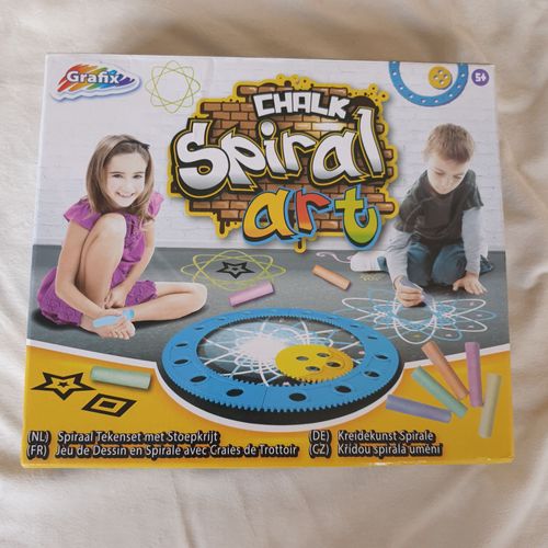 Jeu Créatif, Ensemble De Dessin En Spirale Avec Craie De Trottoir,, En Très Bon État. Complet, Manque Juste La Forme Poisson. Craies Très Légèrement Utilisée