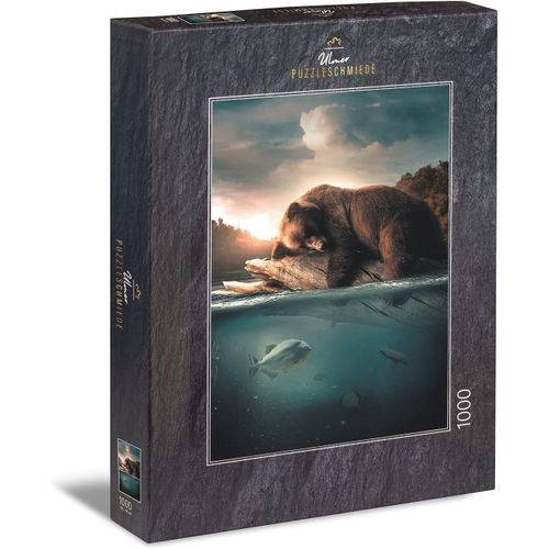 Puzzle « Silent River » Puzzle Illusoire De 1000 Pièces - L'ours Et Le Poisson Nagent Dans La Rivière Calme Au Soleil Du Soir De L'alaska - Animaux Et Nature Imaginatifs