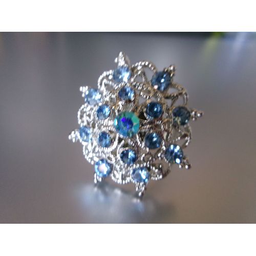 Bague Fantaisie Ajustable, Ronde Étoilée, Métal + 15 Zircons Bleu Pâle