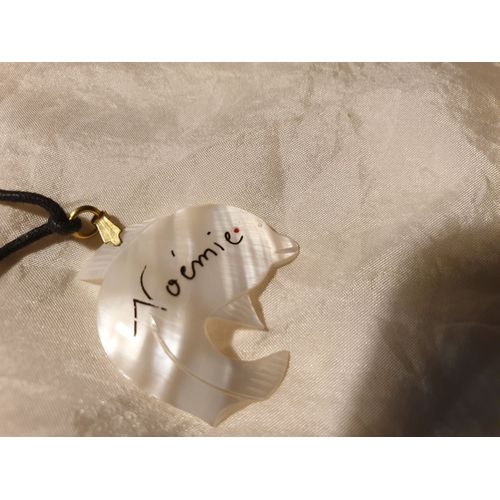 Collier Pendentif Prénom Noémie Sur Dauphin En Nacre