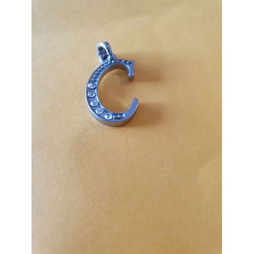 Pendentif Argenté Lettre C Avec Petits Brillants Et Petits Points En Relief