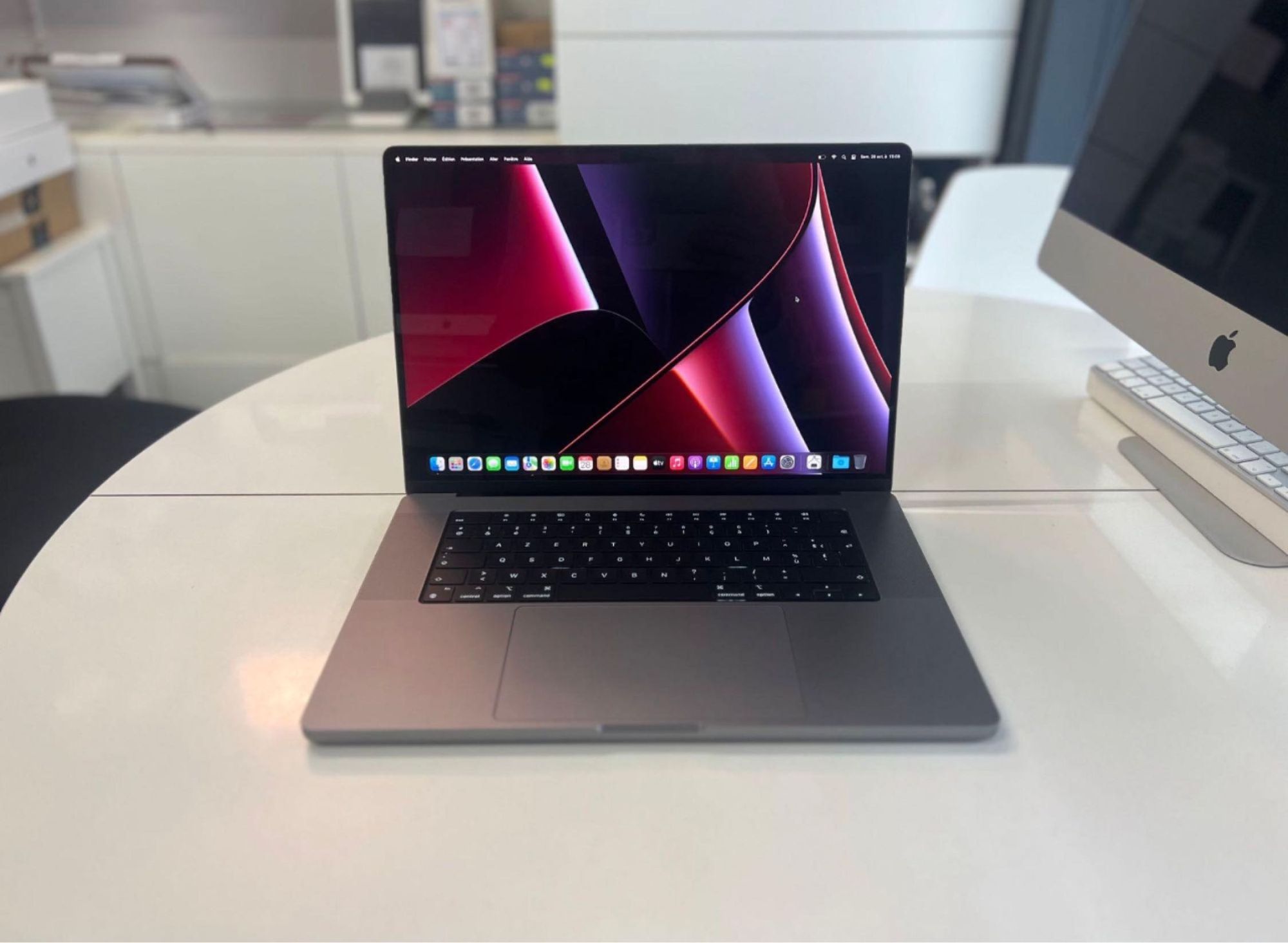 Apple MacBook Pro 2021 - 16" M1 Pro - Ram 32 Go - SSD 512 Go