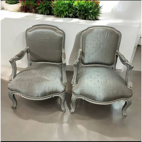 Une Jolie Paire De Fauteuils Style Louis Xv Verts Avec Motifs, En Bois De Hêtre.