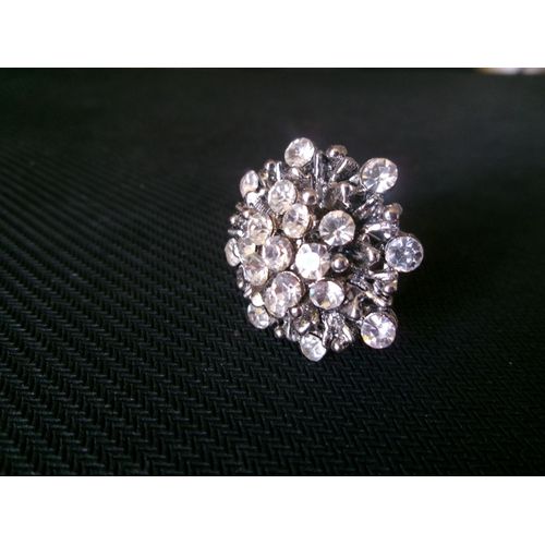 Bague Fantaisie Ajustable, En Métal Avec Fond Noir + Zircons Transparents