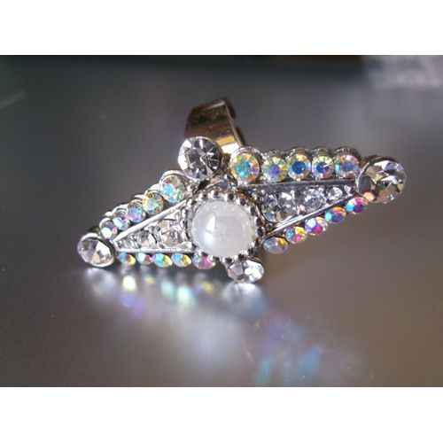Bague Fantaisie Ajustable, Losange, En Métal + Zircons Transparents Irisés & 1 Demi Perle Blanche