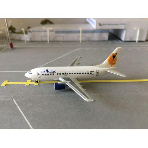 Herpa 1/500 505567 Air Baltic B737-500