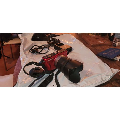 Panasonic lumix DMC-GF2 hybride 12 mpix + Objectif de 14-42 mm
