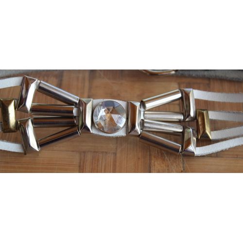 Ceinture Pour Fillette En Lacets De Cuir Blanc Avec Belle Décoration Centrale.Long Totale:70cm