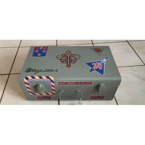 Petite Malle Décorée Aux Couleurs De L'escadron De Chasse 2/5 Ile De France