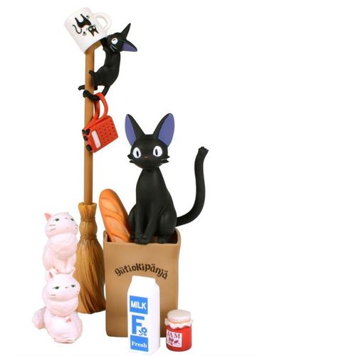 Jiji Du Service De Livraison De Kiki Avec Un Assortiment De Figurines Empilables