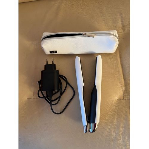 Lisseur Sans Fil Ghd Unplugged Blanc Mat Accompagné De Sa Pochette De Voyage Thermorésistante