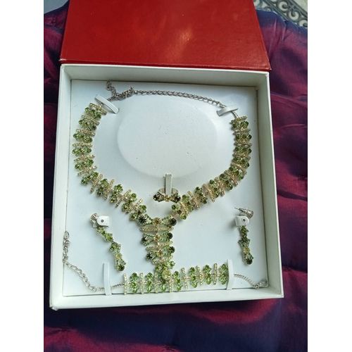 Parure Complète Strass Grenat Tsavorite