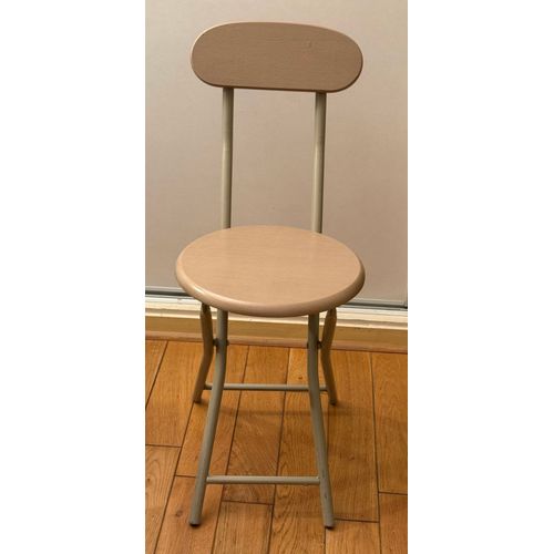 Tabouret Enfant Pliant  Neuf- Dimensions =  Hauteur Siège-44 Cm- Diametre Siege-29 Cm- Hauteur Dossier-=75 Cm Jamais Utilisé