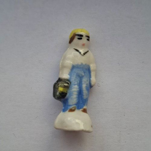 Fève - Santon - Nativité Santons Crèche - Santon Personnage Meunier Homme Pantalon Bleu Veste Blanche Bonnet Jaune Socle Blanc Ref%19