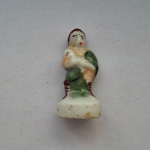 Fève - Santon - Nativité Saints Crèche - Santon Personnage Femme Voile Marron Bergère Mouton Dns Les Bras Socle Blanc Ref%19
