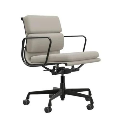 Vitra - Chaise En Aluminium - Soft Pad - Ea 217 - Noir Profond - Cuir Premium F/Plano - Argile/Blanc Crème - Roulettes Pour Sols Durs - Beige