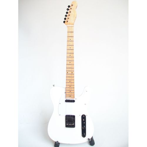 Guitare Miniature De Style Telecaster Blanche De Freddie Mercury - Queen