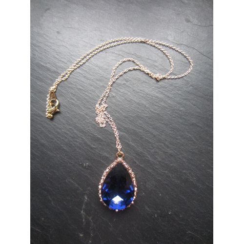 Collier Avec Cabochon Bleu