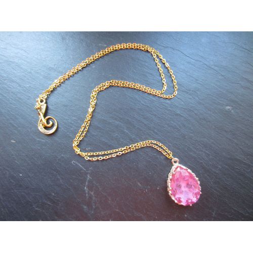Collier Avec Cabochon Rose