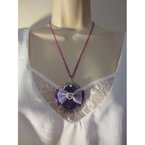 Collier Avec Cabochon Violet
