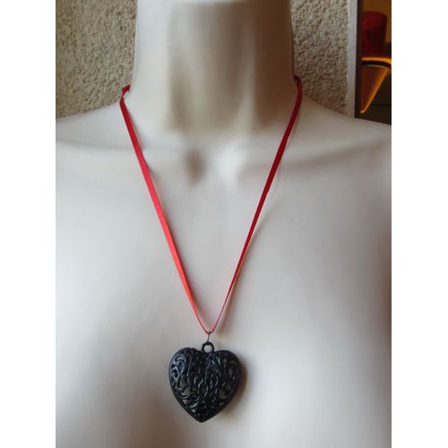 Collier En Tissu Avec C?ur Noir