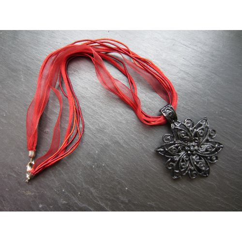 Collier Ruban En Organza Rouge Avecfleur Noire