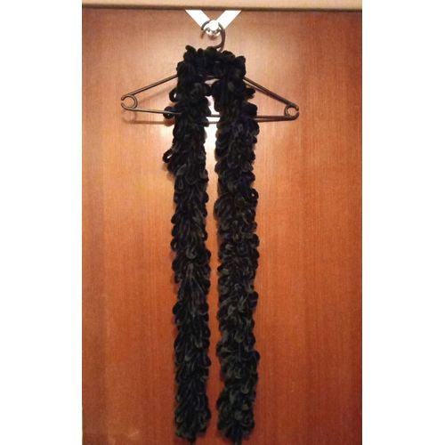 Écharpe Fantaisie Boucles Femme, Coloris Noir, 100% Polyester, Longueur 183 Cm, Largeur 10 Cm.