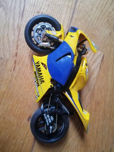 Moto Yamaha Yzrm1 46 Team Camel 1/12 Eme