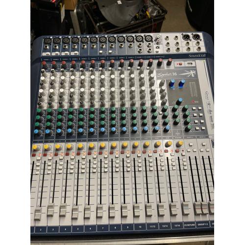 Table de mixage Soundcraft Signature 16