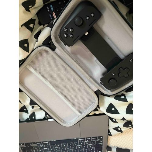 Razer Kishi V2 Pour Iphone - Manette De Jeu Mobile (Adaptation Universelle Avec Pont Extensible, Stream Pc Et Jeux De Console, Design Ergonomique, Alimenté Par L'application Nexus) Noir Avec Sacoche