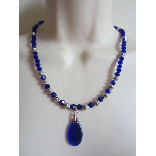 Collier Avec Pendentif En Pierre Bleue