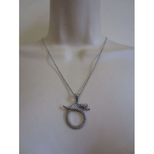 Collier Avec Pendentif En Serpent