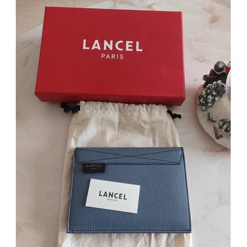 Lancel. Portefeuille homme en cuir sélectionné de vachette . Bleu. Neuf. Jamais utilisé ni essayé. Authentique.