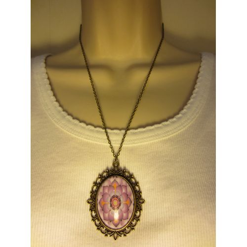 Collier Avec Pendentif Cabochon Mandala Violet