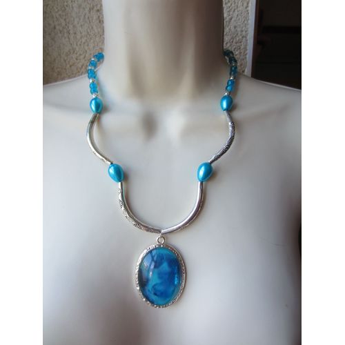 Collier Avec Cabochon Bleu Et Argenté En Verre