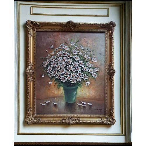 Tableau de fleurs peint à l'huile dans un cadre en bois doré ornemental
