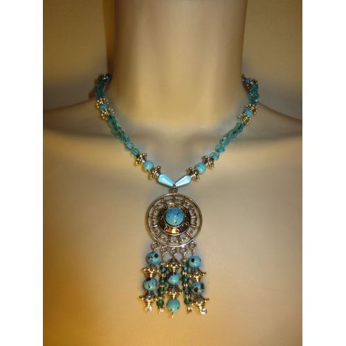 Collier Bleu Et Argenté Avec Pendentif