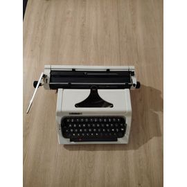 Machine A Écrire De Marque Erika Modèle 173