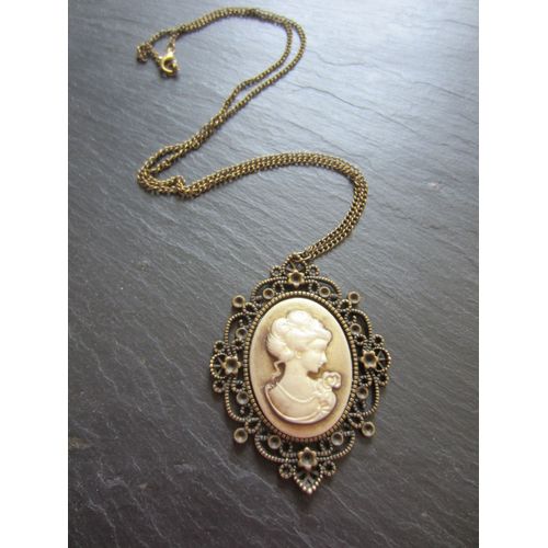 Collier Bronze Avec Cabochon En Camée