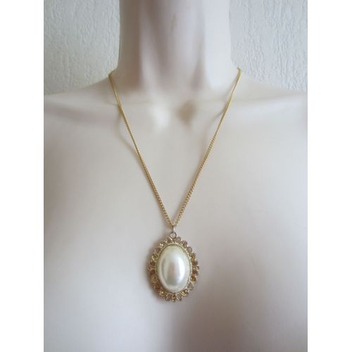 Collier Doré Avec Cabochon Blanc