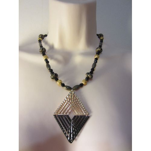 Collier Doré Et Noir Avec Pendentif Original