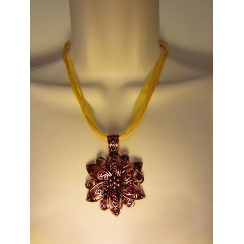 Collier Jaune Et Cuivré Avec Gros Pendentif