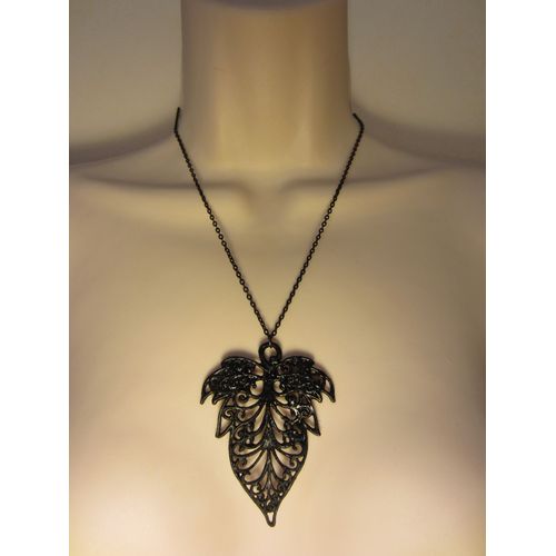 Collier Noir Avec Pendentif Feuille