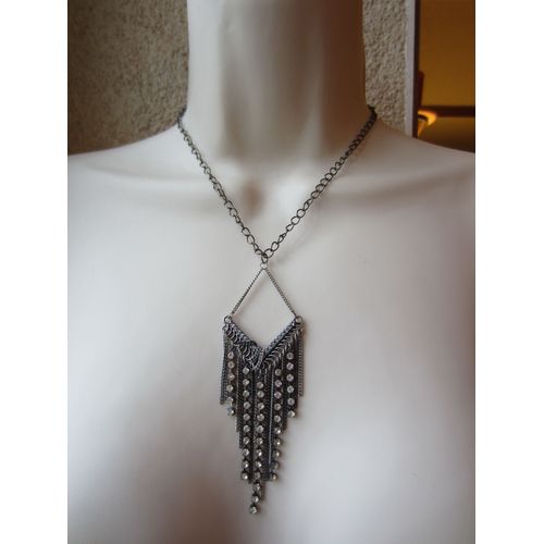 Collier Noir Et Argenté Avec Pendentif