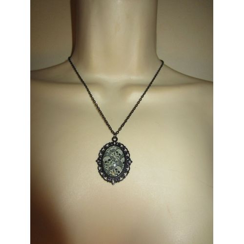 Collier Noir Gothique Avec Cabochon